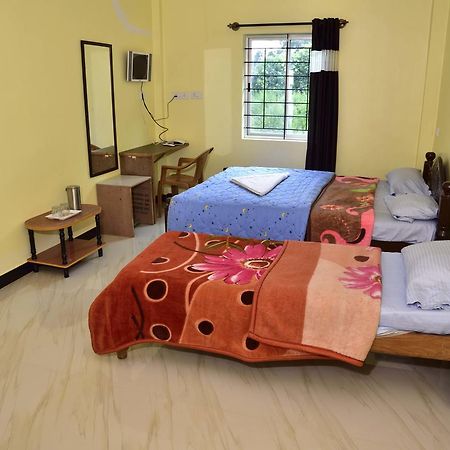 J R Mist Valley Inn Ooty Eksteriør billede